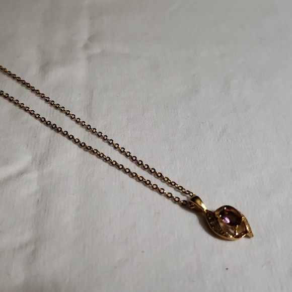 Avon necklace - Picture 2 of 2